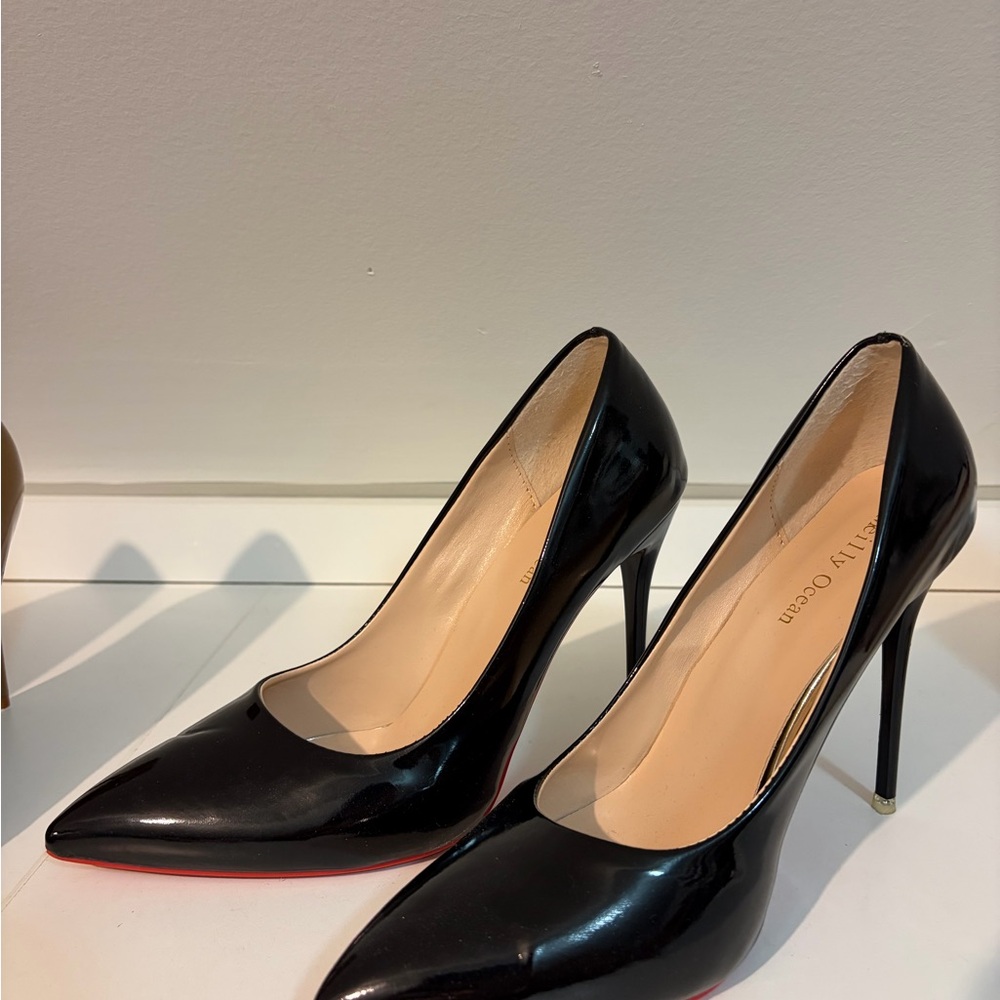 Source Unknown Black Patent Heels - Picture 2 of 3